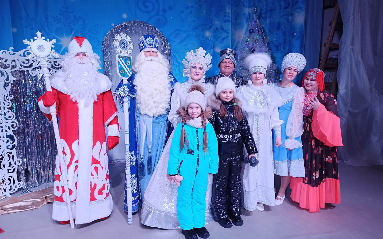Сосновоборский Дед Мороз побывал в гостях у Матушки Зимы